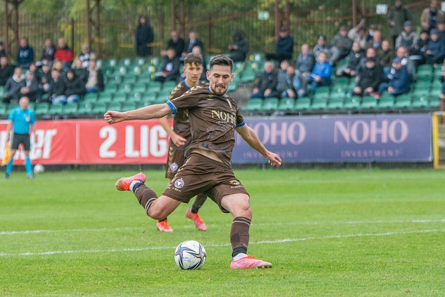 英媒犀利拷打国足：人最多钱最多，为什么搞不好足球？.