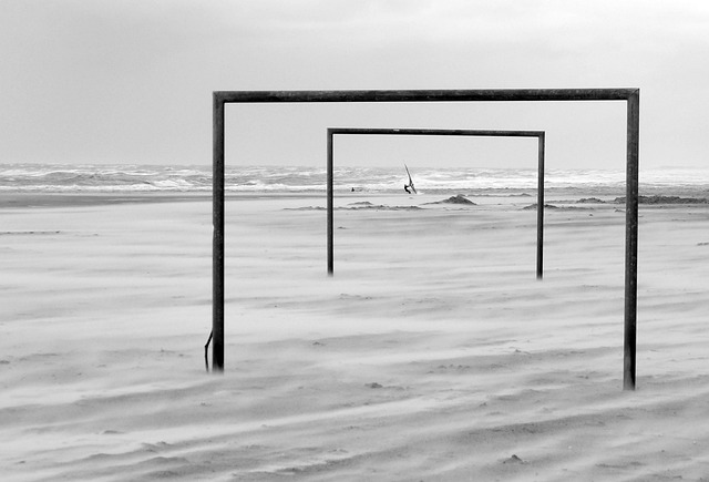 為其背後的 為其背後的